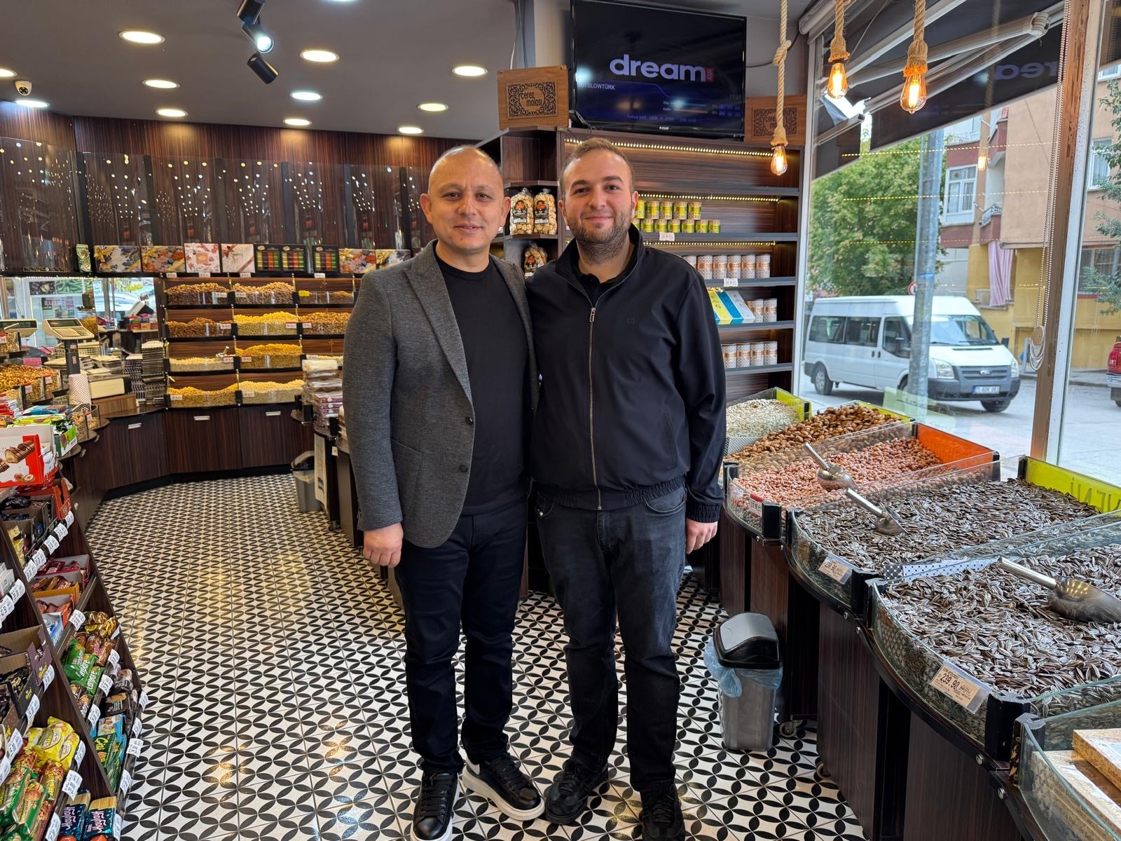Kırıkkale Belediye Başkanı Önal, Zafer Caddesi esnafını ziyaret etti - 4