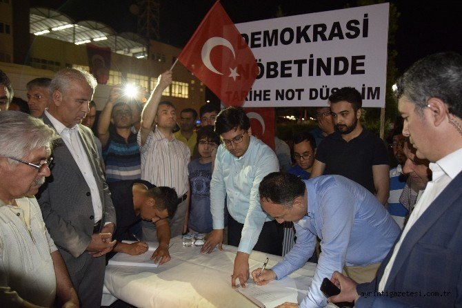 Halk milli iradeye sahip çıkıyor