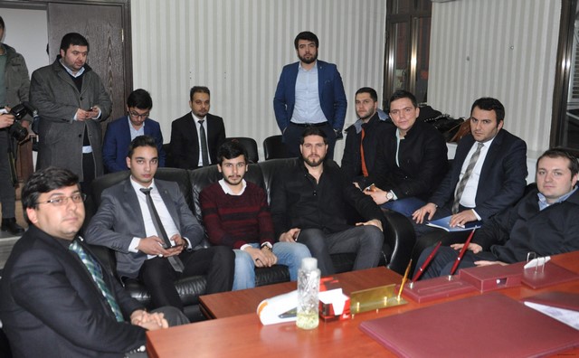 Herkesten sorumlu olan bir gençliğiz