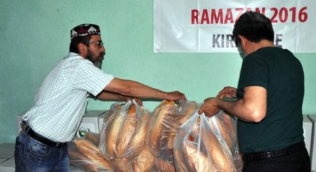 İftardan Sahura Sığınmacıların Yardımına Koşuyorlar