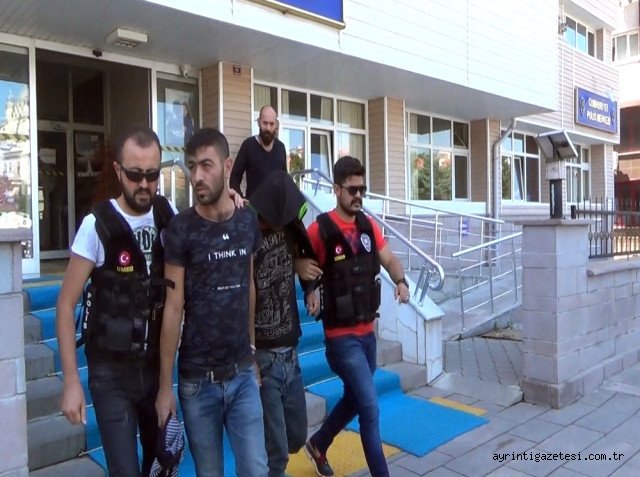 iki uyuşturucu satıcısı yakalandı