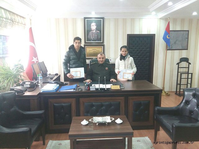İl jandarma komutanından şehit çocuklarına karne ödülü