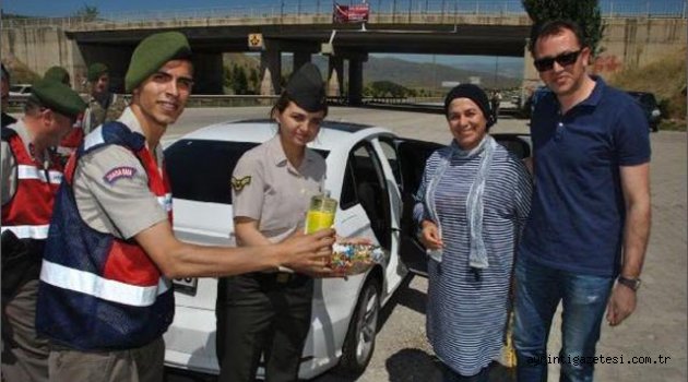 Jandarmadan bayram şekeri