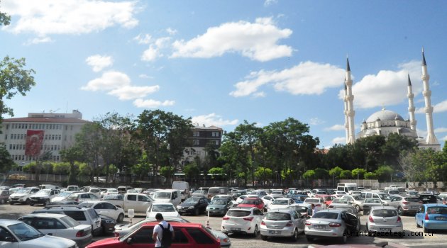 Meydan otoparkı  ücretsiz