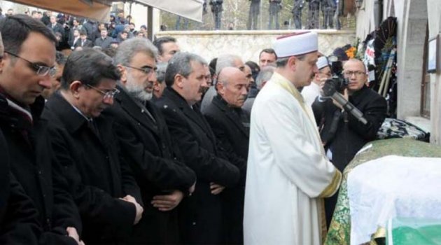 Muhsin Yazıcıoğlu'nun annesi son yolculuğuna uğurlandı