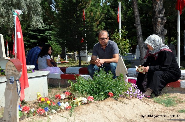 Şehitlerini yalnız bırakmadılar