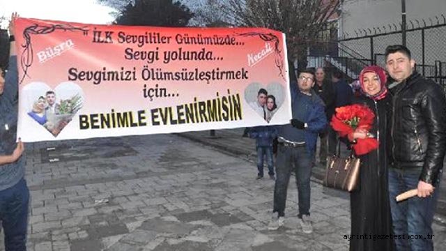 Sevgi yolunda evlilik teklifi
