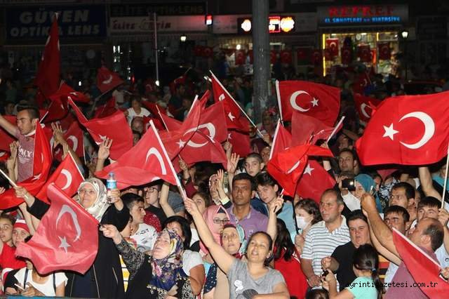 Tek yüreğiz ve ayaktayız