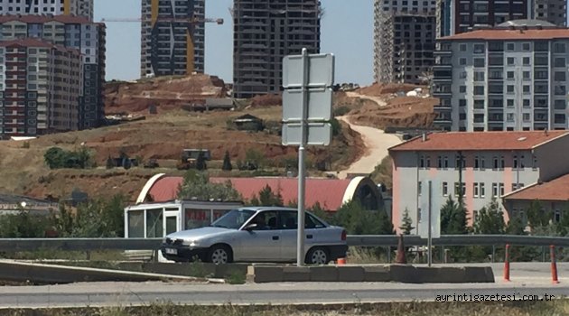 VATANDAŞ TEDİRGİN; BURADA TOPRAK KAYMASI VAR MI?